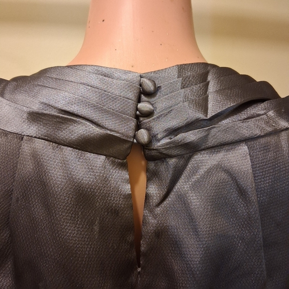 Banana Republic Size 10P Petite Gray Satin Cowl Neck Sleeveless Blouse Top - Picture 4 of 10